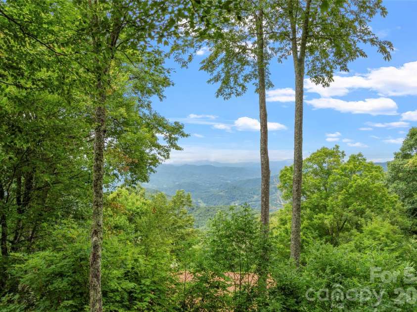 135 Club House Drive, Burnsville, NC 28714.  MLS# CAR4366066, YatesRealty ID 19014. 