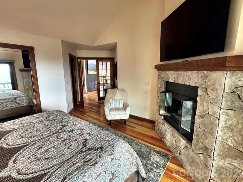 135 Club House Drive, Burnsville, NC 28714.  MLS# CAR4366066, YatesRealty ID 19014. 