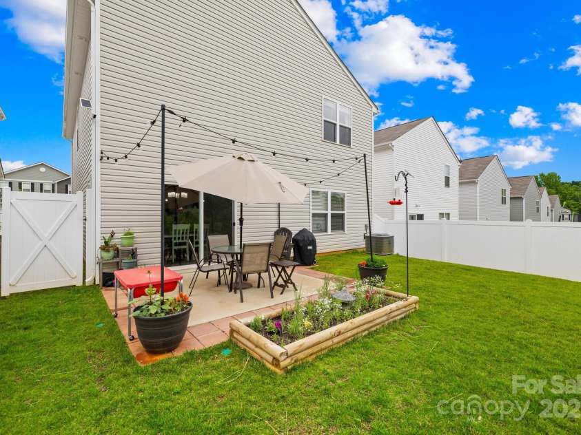 5204 Belstone Lane, Charlotte, NC 28215.  MLS# CAR4264366, YatesRealty ID 19016. Backyard