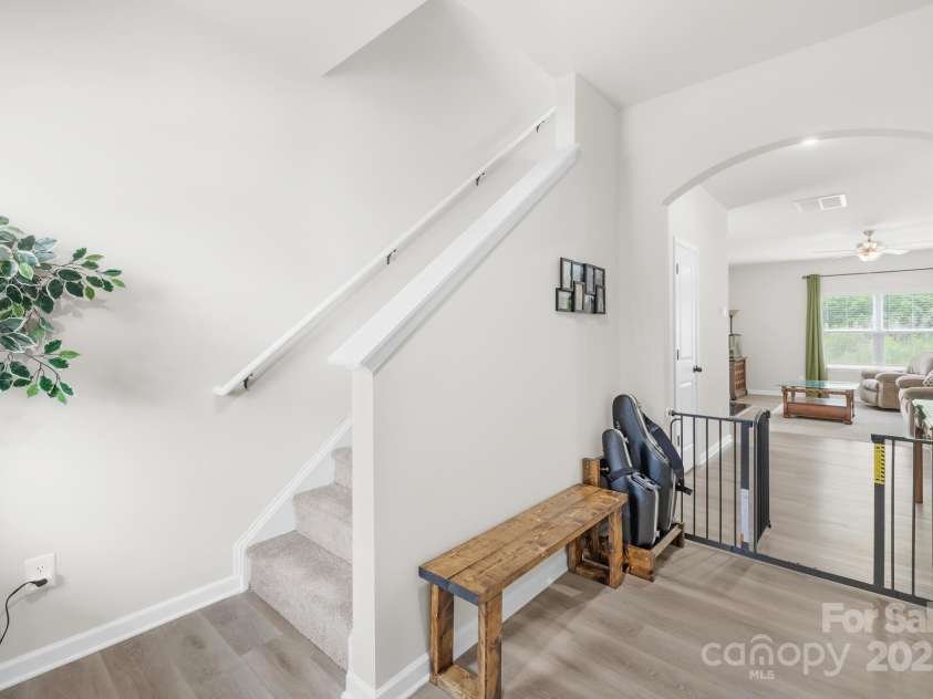 5204 Belstone Lane, Charlotte, NC 28215.  MLS# CAR4264366, YatesRealty ID 19016. Foyer