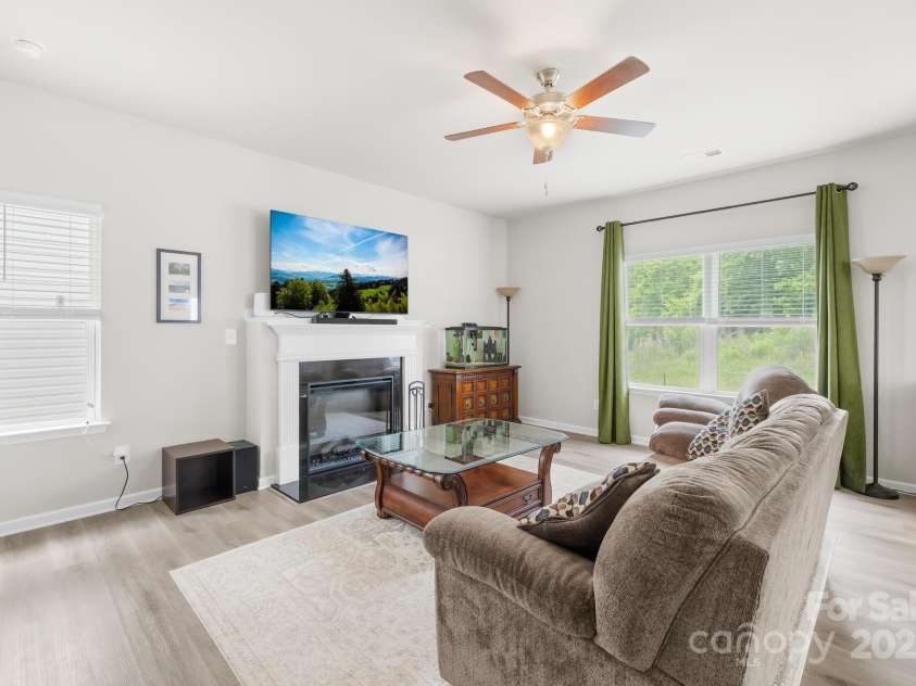 5204 Belstone Lane, Charlotte, NC 28215.  MLS# CAR4264366, YatesRealty ID 19016. Great Room