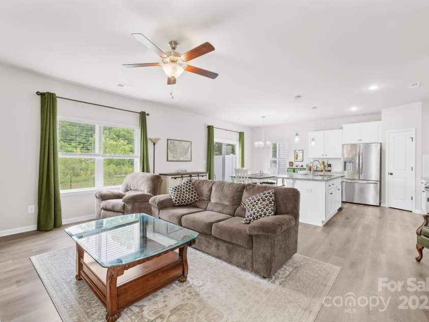 5204 Belstone Lane, Charlotte, NC 28215.  MLS# CAR4264366, YatesRealty ID 19016. Great Room