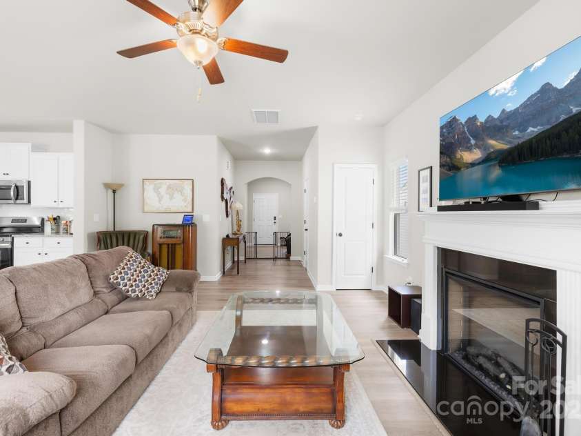 5204 Belstone Lane, Charlotte, NC 28215.  MLS# CAR4264366, YatesRealty ID 19016. Great Room Looking Towards Foyer