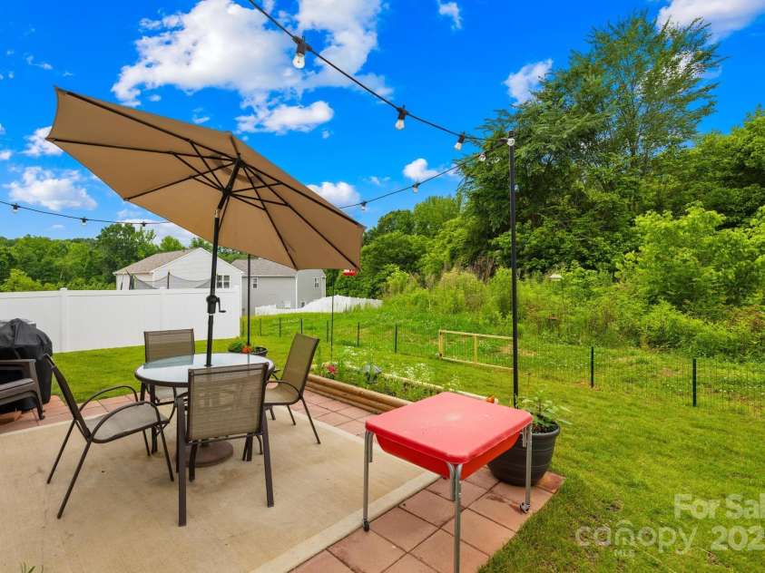 5204 Belstone Lane, Charlotte, NC 28215.  MLS# CAR4264366, YatesRealty ID 19016. Patio