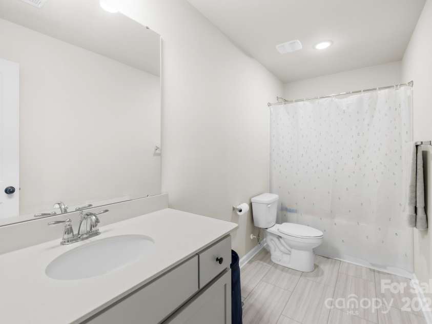 5204 Belstone Lane, Charlotte, NC 28215.  MLS# CAR4264366, YatesRealty ID 19016. Secondary Bathroom