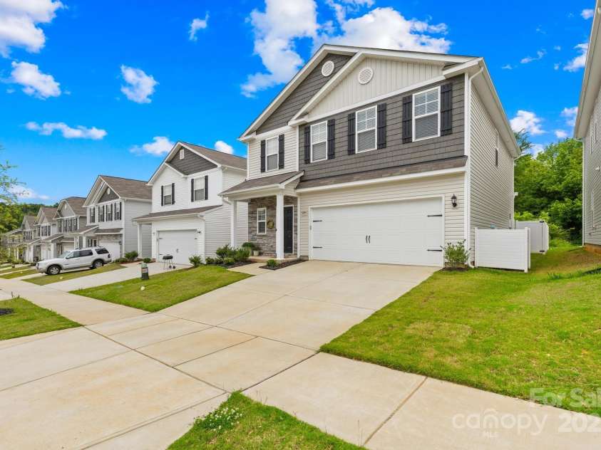 5204 Belstone Lane, Charlotte, NC 28215.  MLS# CAR4264366, YatesRealty ID 19016. View from right