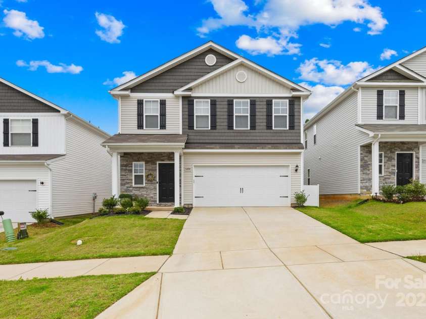 5204 Belstone Lane, Charlotte, NC 28215.  MLS# CAR4264366, YatesRealty ID 19016. Welcome home to 5204 Belstone Lane