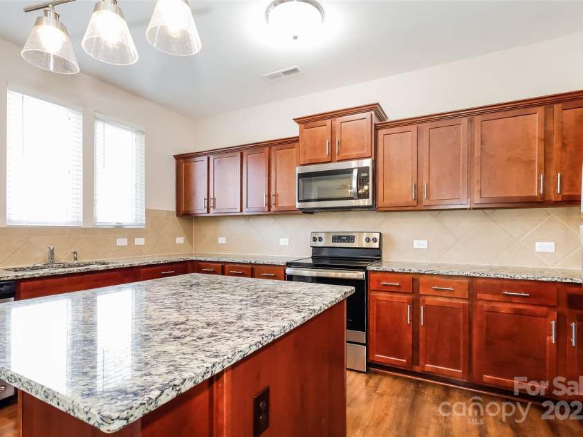 2327 Glenway Trail Court, Pineville, NC 28134.  MLS# CAR4257828, YatesRealty ID 19017. Kitchen