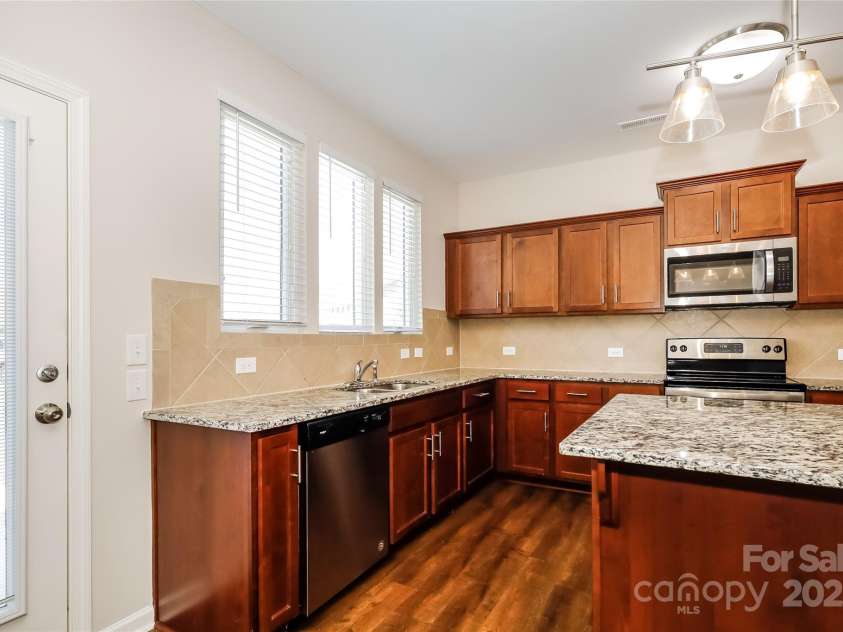 2327 Glenway Trail Court, Pineville, NC 28134.  MLS# CAR4257828, YatesRealty ID 19017. Kitchen