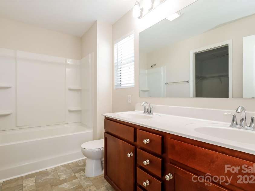 2327 Glenway Trail Court, Pineville, NC 28134.  MLS# CAR4257828, YatesRealty ID 19017. Primary Bathroom