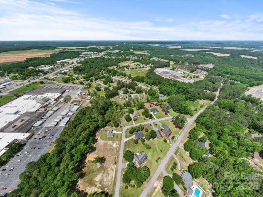 600 Robinhood Drive, Cheraw, SC 29520.  MLS# CAR4254686, YatesRealty ID 19018. 