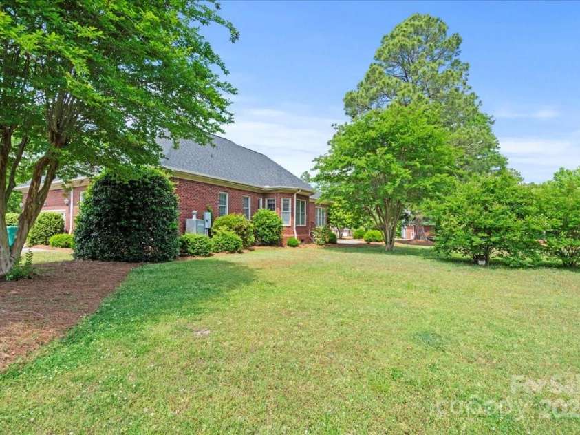 600 Robinhood Drive, Cheraw, SC 29520.  MLS# CAR4254686, YatesRealty ID 19018. 
