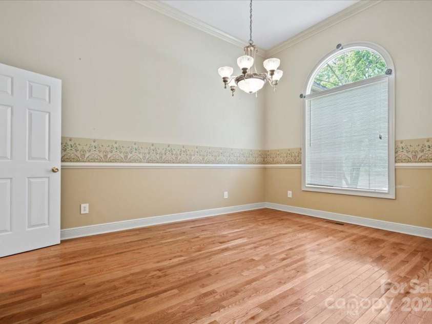 600 Robinhood Drive, Cheraw, SC 29520.  MLS# CAR4254686, YatesRealty ID 19018. 