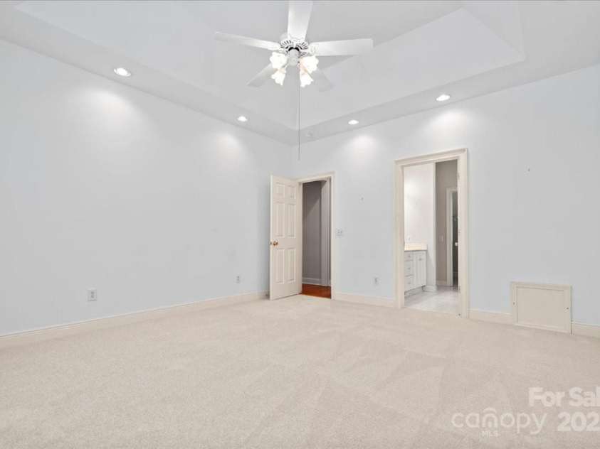 600 Robinhood Drive, Cheraw, SC 29520.  MLS# CAR4254686, YatesRealty ID 19018. 