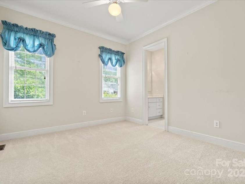 600 Robinhood Drive, Cheraw, SC 29520.  MLS# CAR4254686, YatesRealty ID 19018. 