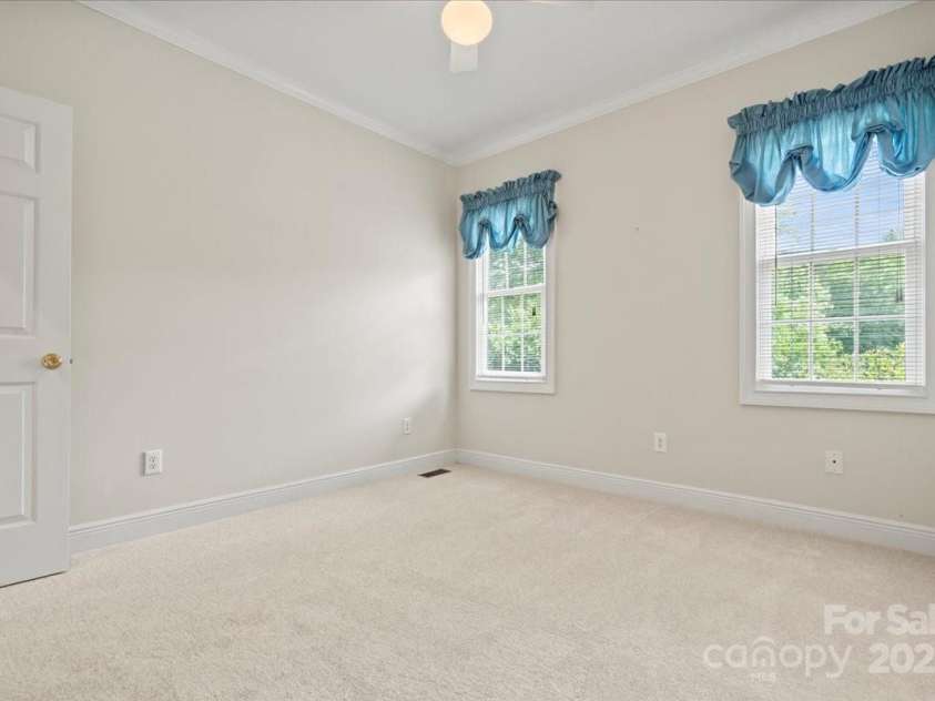 600 Robinhood Drive, Cheraw, SC 29520.  MLS# CAR4254686, YatesRealty ID 19018. 