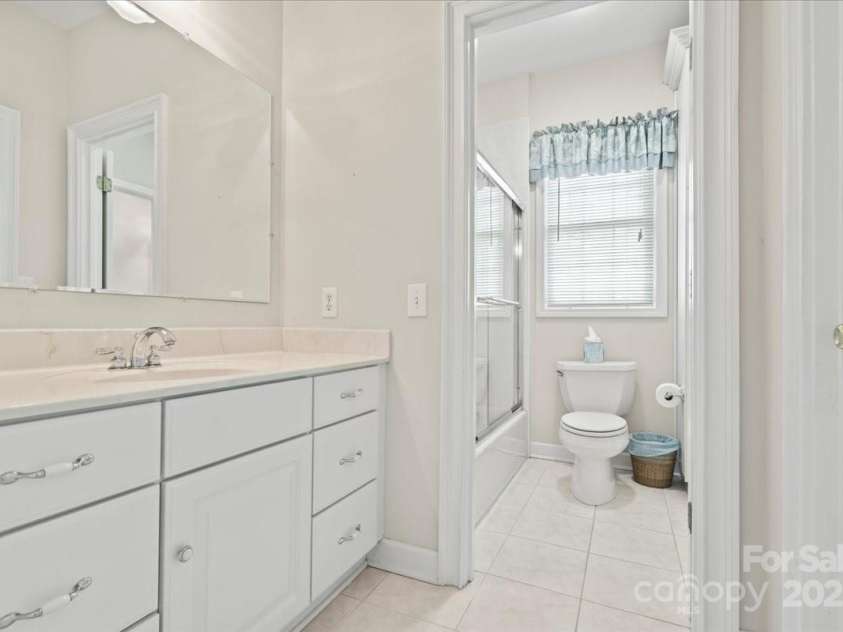 600 Robinhood Drive, Cheraw, SC 29520.  MLS# CAR4254686, YatesRealty ID 19018. 