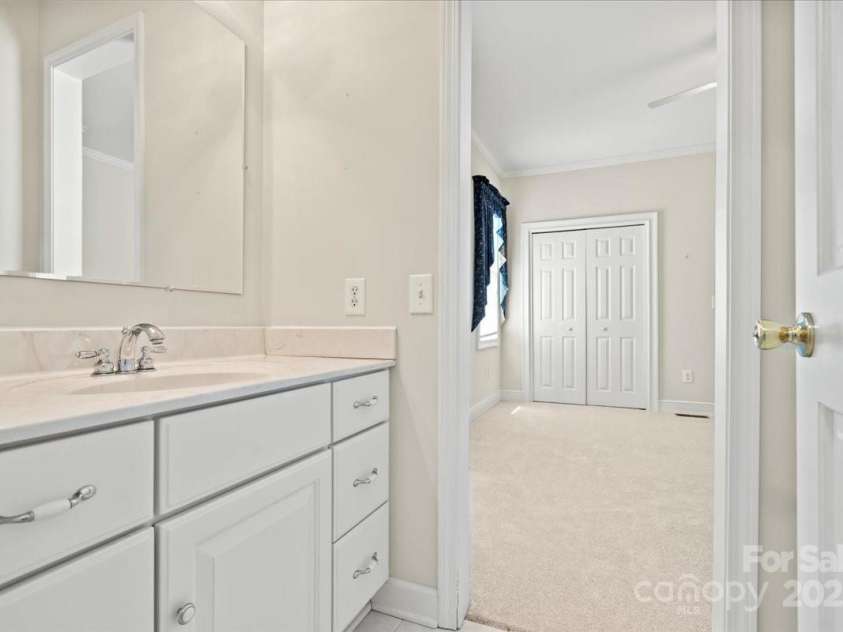 600 Robinhood Drive, Cheraw, SC 29520.  MLS# CAR4254686, YatesRealty ID 19018. 