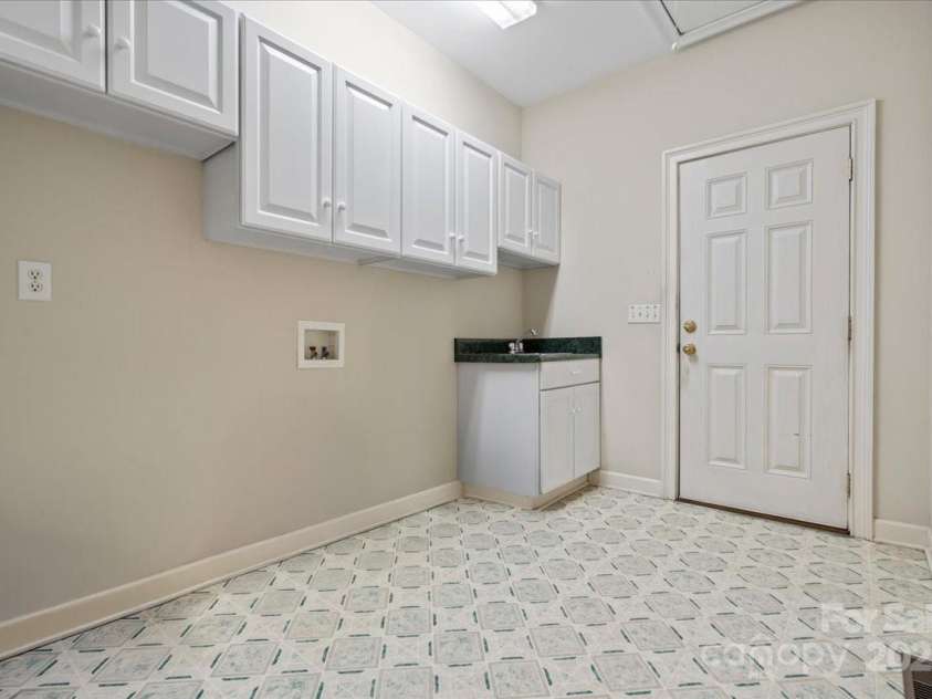 600 Robinhood Drive, Cheraw, SC 29520.  MLS# CAR4254686, YatesRealty ID 19018. 