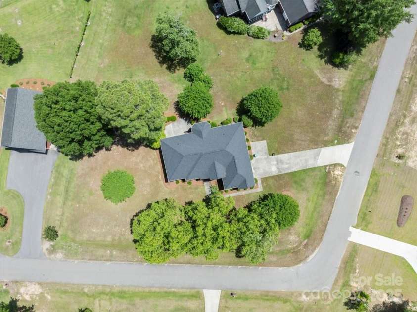600 Robinhood Drive, Cheraw, SC 29520.  MLS# CAR4254686, YatesRealty ID 19018. 