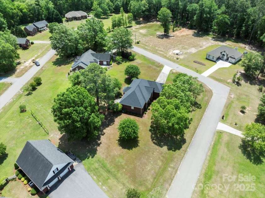 600 Robinhood Drive, Cheraw, SC 29520.  MLS# CAR4254686, YatesRealty ID 19018. 