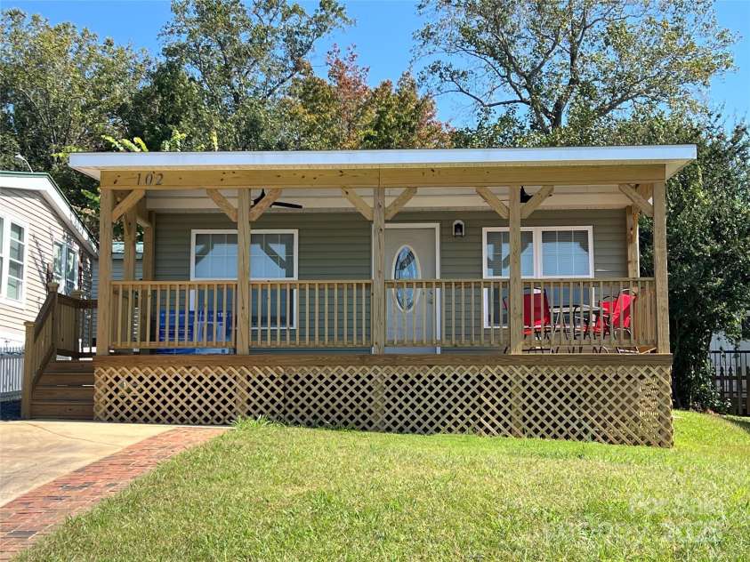 102 Elm Street, New London, NC 28127.  MLS# CAR4189794, YatesRealty ID 1902. 