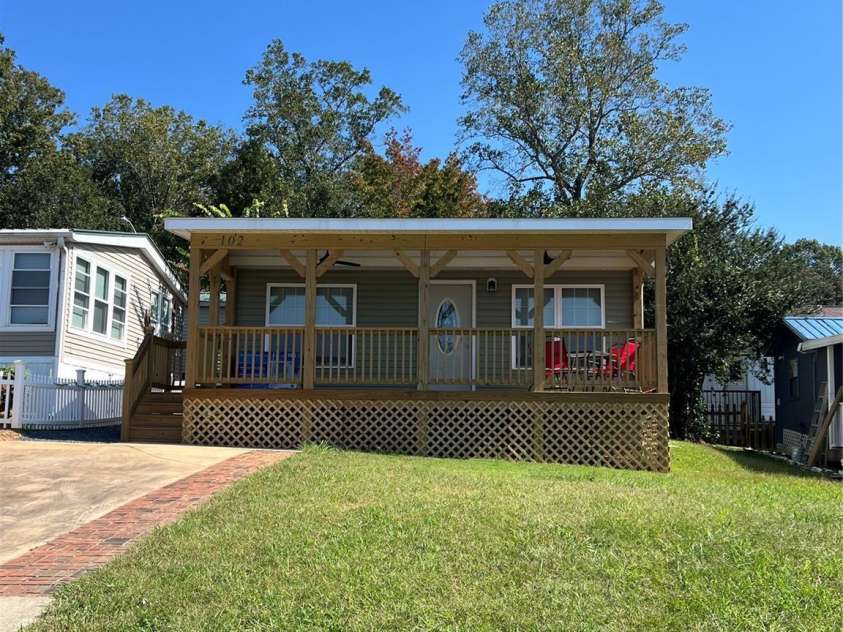 102 Elm Street, New London, NC 28127.  MLS# CAR4189794, YatesRealty ID 1902. 