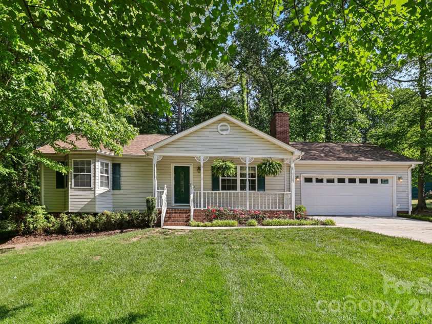144 Mills Forest Lane, Mooresville, NC 28117.  MLS# CAR4377313, YatesRealty ID 19020. 