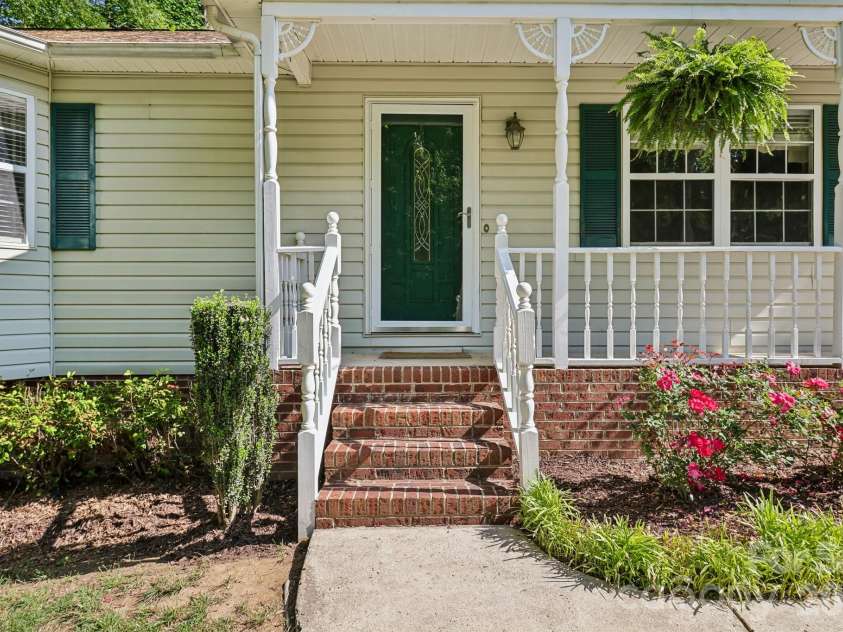 144 Mills Forest Lane, Mooresville, NC 28117.  MLS# CAR4377313, YatesRealty ID 19020. 