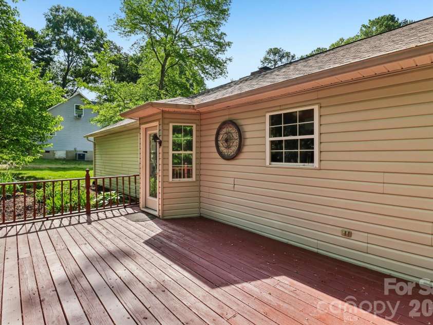 144 Mills Forest Lane, Mooresville, NC 28117.  MLS# CAR4377313, YatesRealty ID 19020. 
