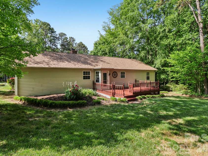 144 Mills Forest Lane, Mooresville, NC 28117.  MLS# CAR4377313, YatesRealty ID 19020. 