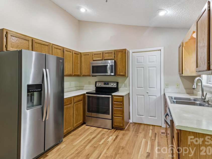 144 Mills Forest Lane, Mooresville, NC 28117.  MLS# CAR4377313, YatesRealty ID 19020. 
