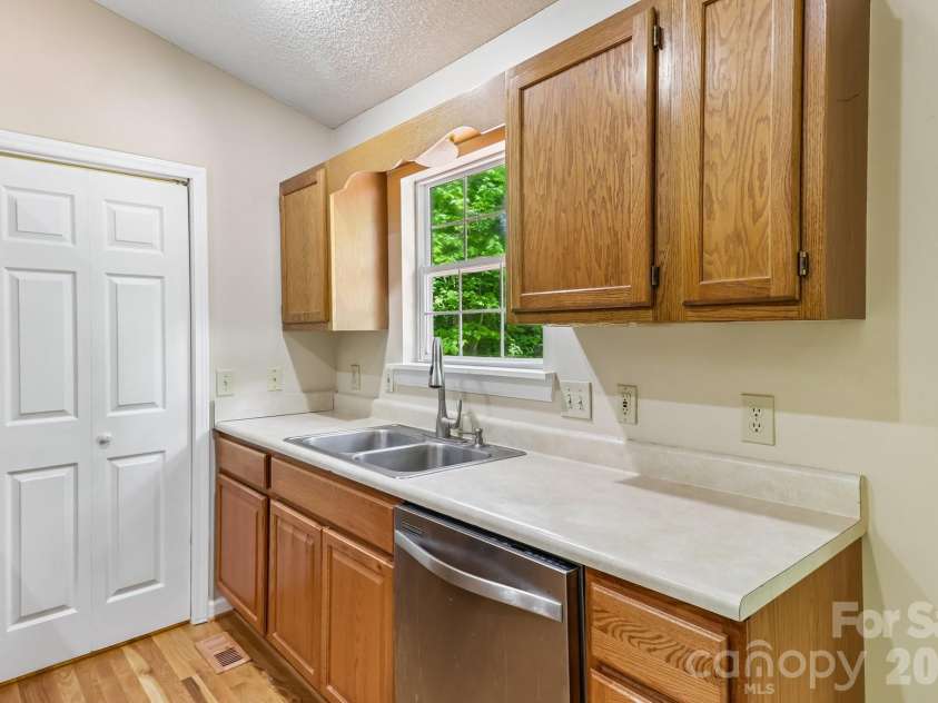 144 Mills Forest Lane, Mooresville, NC 28117.  MLS# CAR4377313, YatesRealty ID 19020. 
