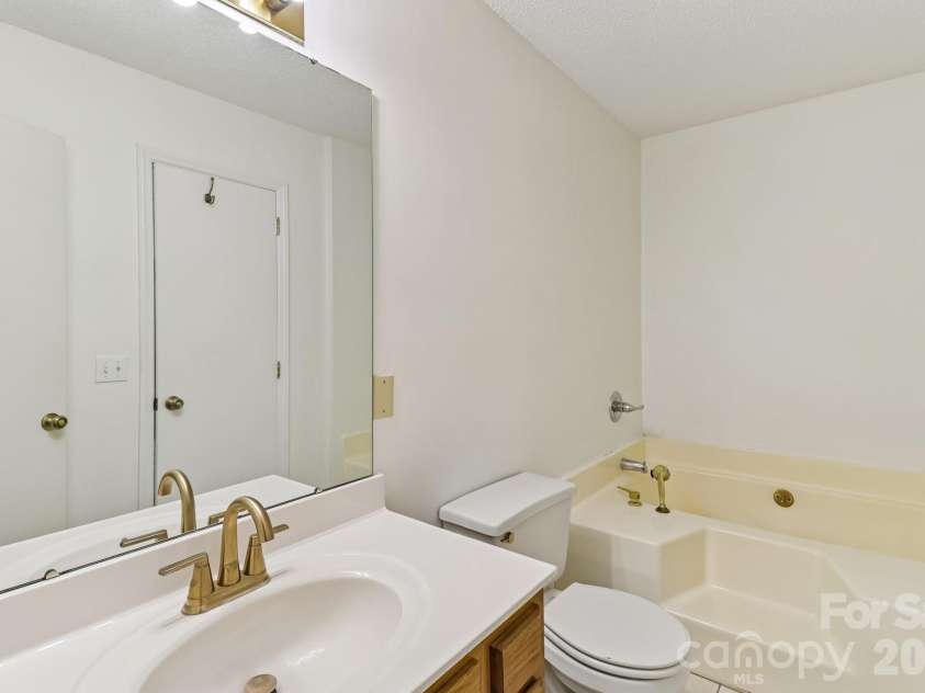 144 Mills Forest Lane, Mooresville, NC 28117.  MLS# CAR4377313, YatesRealty ID 19020. 