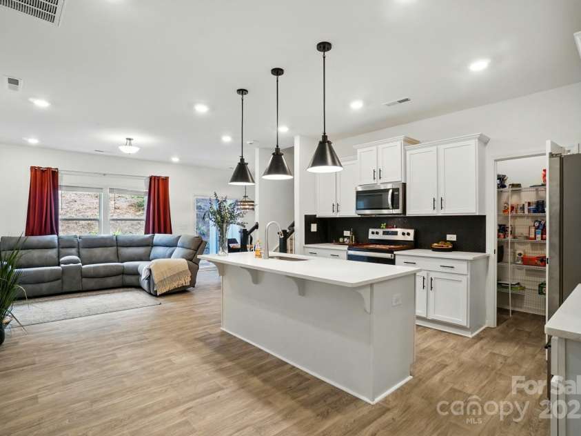 2018 Crooked Oak Lane, York, SC 29745.  MLS# CAR4260210, YatesRealty ID 19021. 