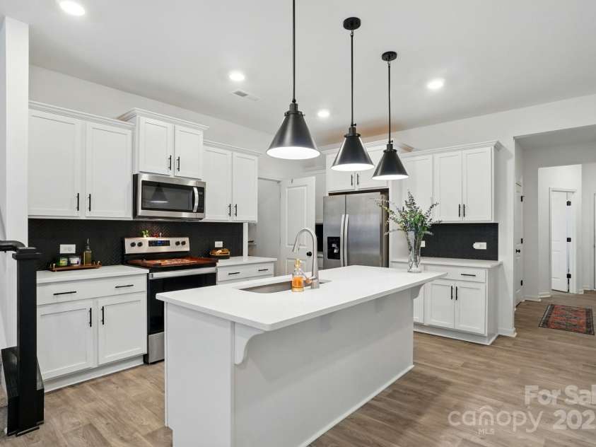 2018 Crooked Oak Lane, York, SC 29745.  MLS# CAR4260210, YatesRealty ID 19021. 