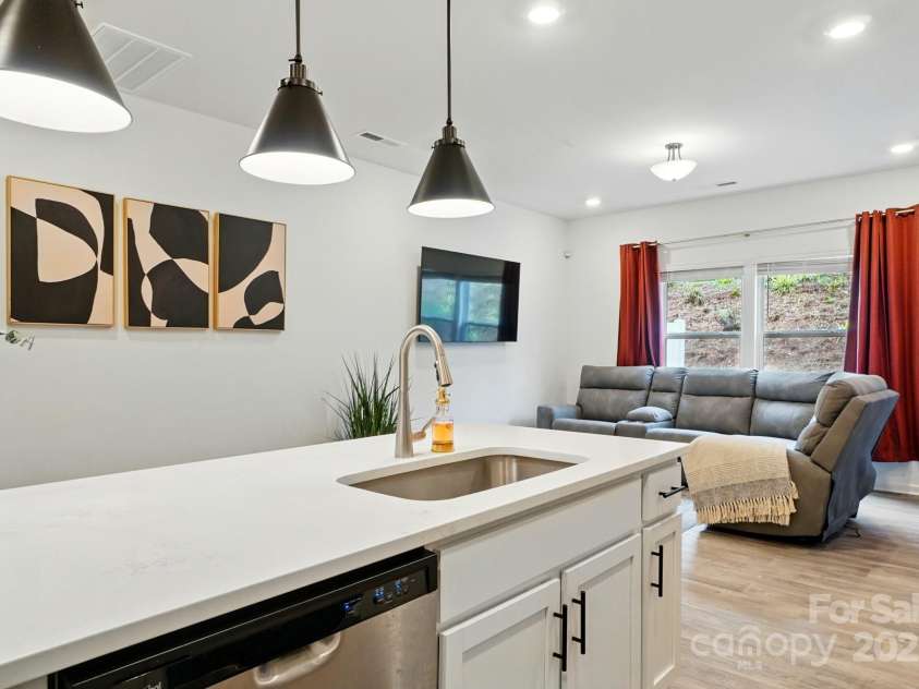 2018 Crooked Oak Lane, York, SC 29745.  MLS# CAR4260210, YatesRealty ID 19021. 