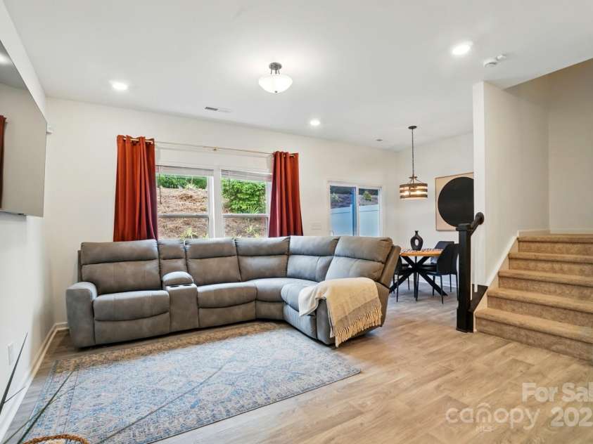 2018 Crooked Oak Lane, York, SC 29745.  MLS# CAR4260210, YatesRealty ID 19021. 