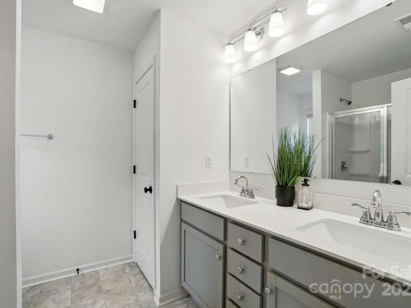 2018 Crooked Oak Lane, York, SC 29745.  MLS# CAR4260210, YatesRealty ID 19021. 