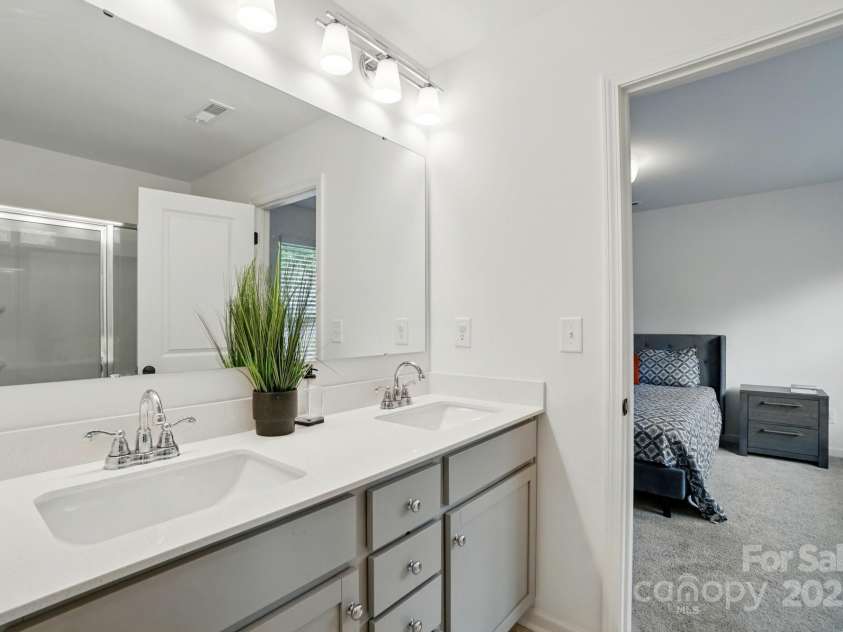 2018 Crooked Oak Lane, York, SC 29745.  MLS# CAR4260210, YatesRealty ID 19021. 