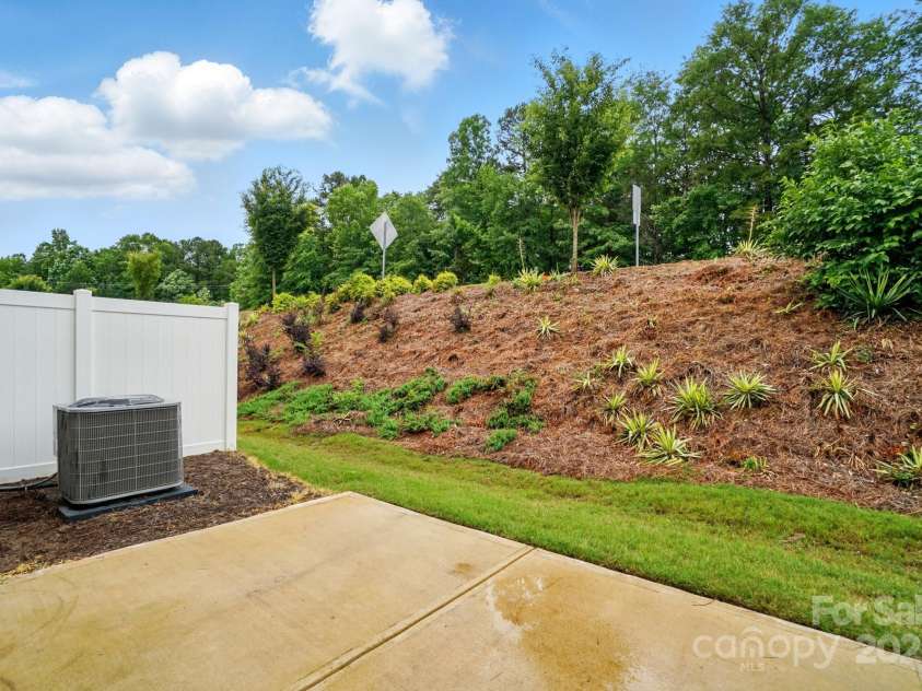 2018 Crooked Oak Lane, York, SC 29745.  MLS# CAR4260210, YatesRealty ID 19021. 