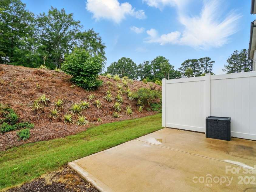 2018 Crooked Oak Lane, York, SC 29745.  MLS# CAR4260210, YatesRealty ID 19021. 