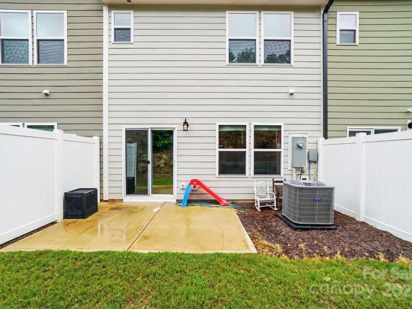 2018 Crooked Oak Lane, York, SC 29745.  MLS# CAR4260210, YatesRealty ID 19021. 