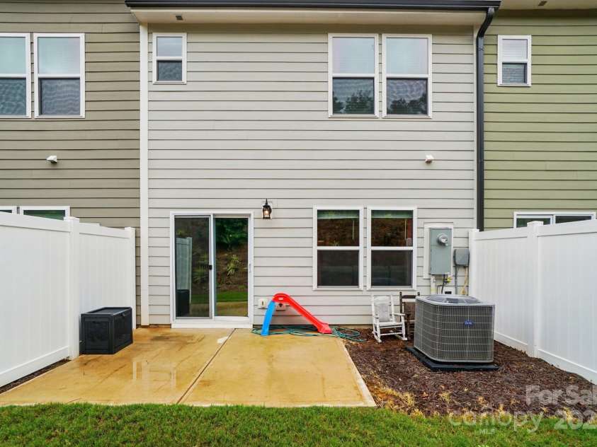 2018 Crooked Oak Lane, York, SC 29745.  MLS# CAR4260210, YatesRealty ID 19021. 