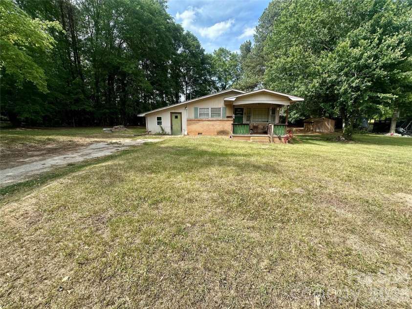 119 Stedman Road, Dallas, NC 28034.  MLS# CAR4375263, YatesRealty ID 19022. 