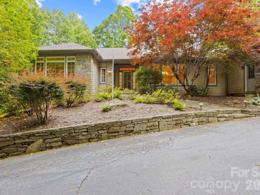 132 Berry Creek Drive, Flat Rock, NC 28731.  MLS# CAR4378684, YatesRealty ID 19023. 