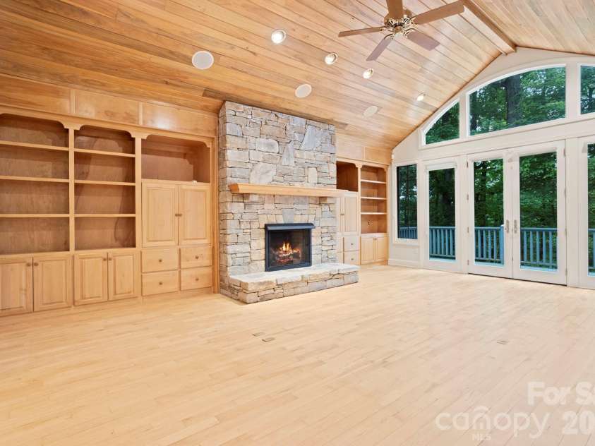 132 Berry Creek Drive, Flat Rock, NC 28731.  MLS# CAR4378684, YatesRealty ID 19023. 