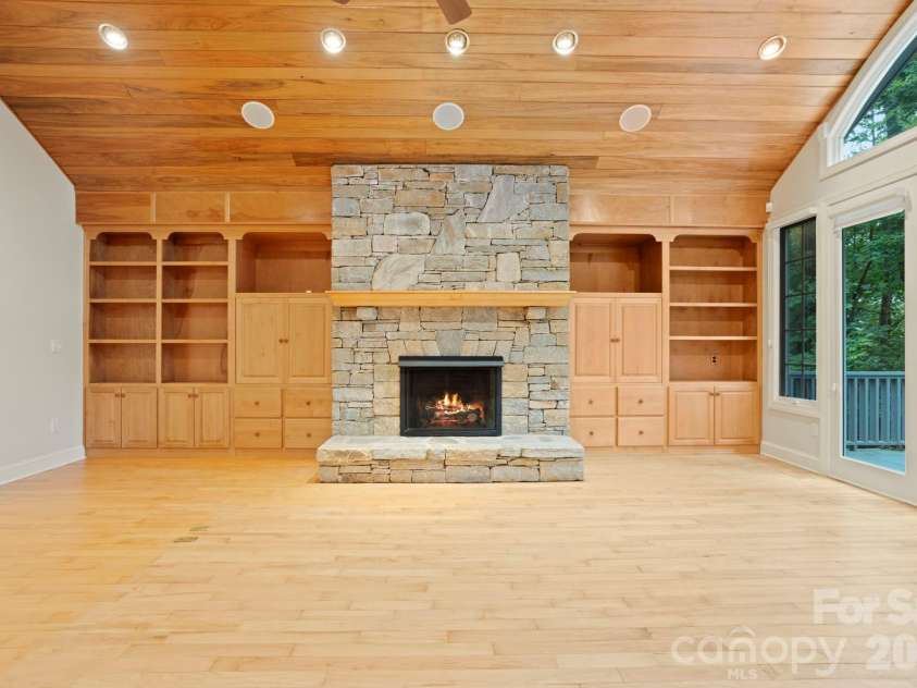 132 Berry Creek Drive, Flat Rock, NC 28731.  MLS# CAR4378684, YatesRealty ID 19023. 