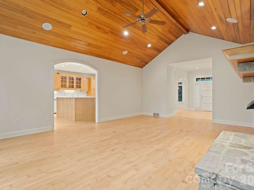 132 Berry Creek Drive, Flat Rock, NC 28731.  MLS# CAR4378684, YatesRealty ID 19023. 