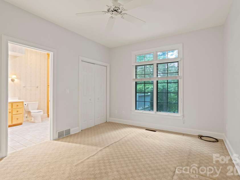 132 Berry Creek Drive, Flat Rock, NC 28731.  MLS# CAR4378684, YatesRealty ID 19023. 